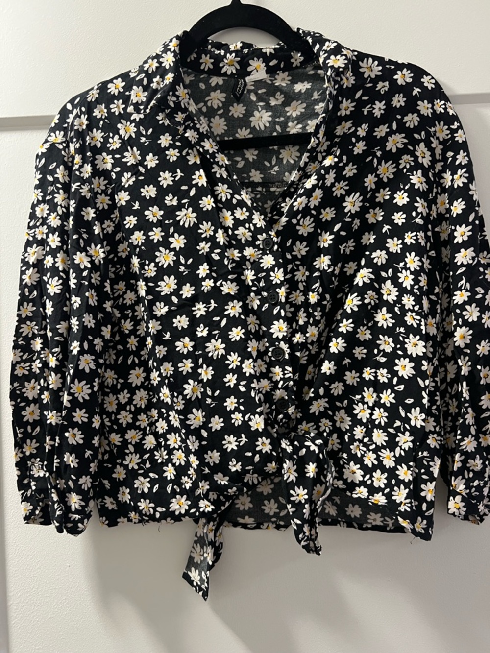 Black Daisy Print Button-Front Tie Blouse